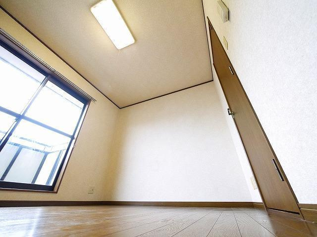 ラポール田井庄Aの居間・リビング|使いやすい居間です
