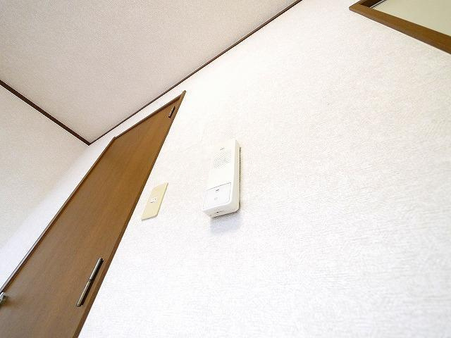 ラポール田井庄Aのセキュリティ|インターホンが付いているお部屋です。