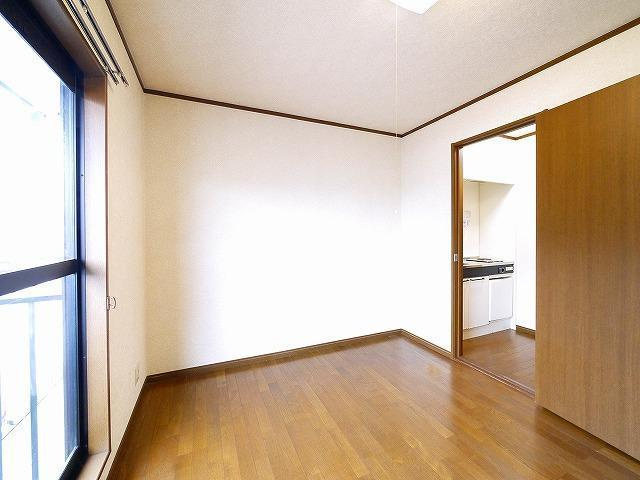 ラポール田井庄Aの洋室|コンパクトで使いやすい洋室です