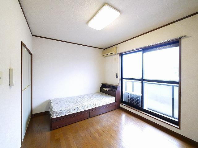 ラポール田井庄Aの寝室|きれいな洋室です