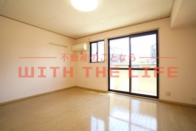 エクセル東合川【10，000円キャッシュバック対象物件】の居間・リビング|ゆったりとした居間です