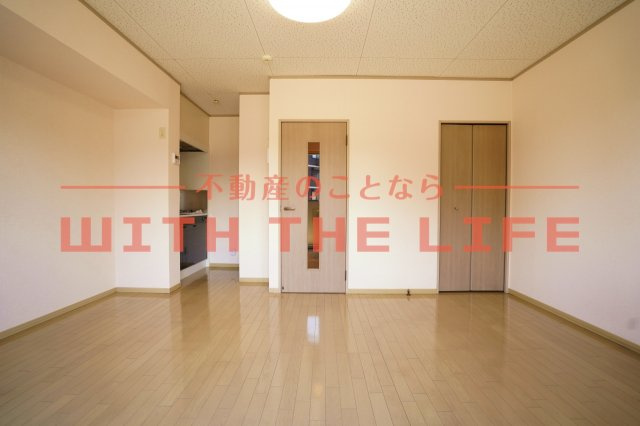 エクセル東合川【10，000円キャッシュバック対象物件】の内装|明るい室内です
