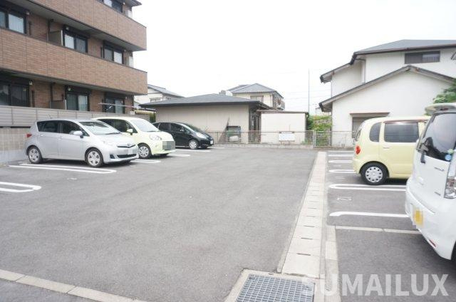 上益城郡益城町大字惣領のアパートの駐車場