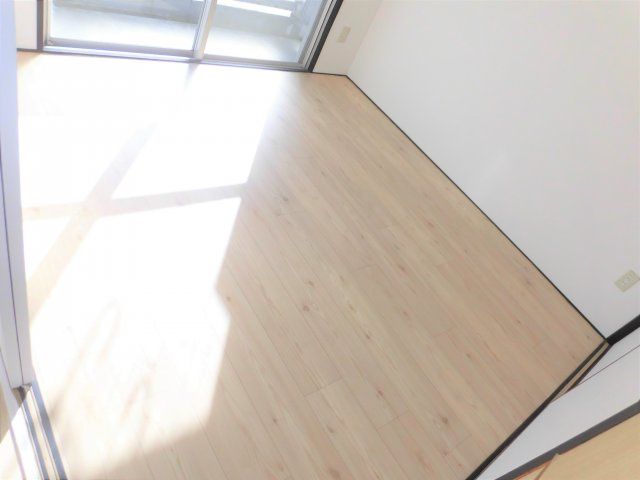ヴィラナリー安八A棟の洋室