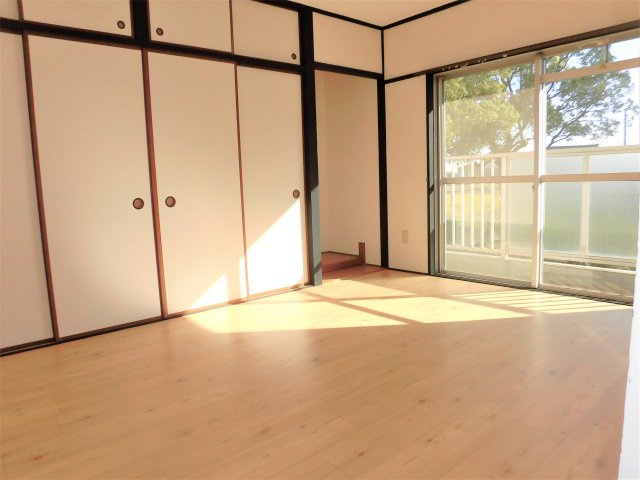 ヴィラナリー安八A棟の洋室