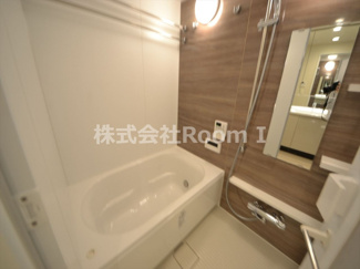 【浴室】 | ＯＰＵＳ　ＲＥＳＩＤＥＮＣＥ　ＳＨＩＮＳＡＩＢＡＳＨＩ　ＳＯＵＴＨ | お風呂です追い焚き機能付。