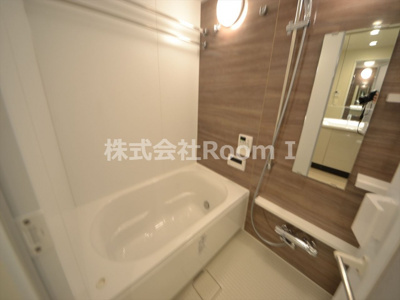 【浴室】 | ＯＰＵＳ　ＲＥＳＩＤＥＮＣＥ　ＳＨＩＮＳＡＩＢＡＳＨＩ　ＳＯＵＴＨ | お風呂です追い焚き機能付。