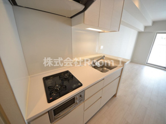 【キッチン】 | ＯＰＵＳ　ＲＥＳＩＤＥＮＣＥ　ＳＨＩＮＳＡＩＢＡＳＨＩ　ＳＯＵＴＨ | キッチンでお料理をお楽しみくださいグリル付きキッチン