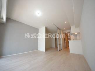 【洋室】 | ＯＰＵＳ　ＲＥＳＩＤＥＮＣＥ　ＳＨＩＮＳＡＩＢＡＳＨＩ　ＳＯＵＴＨ | 個人の部屋や寝室として使える洋室です