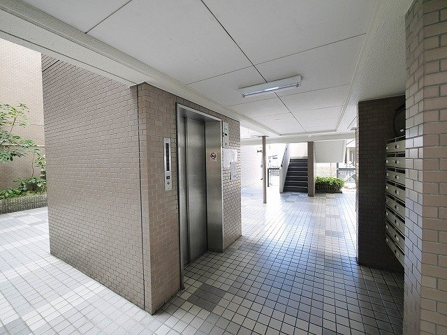 エンパイアテラスのその他共用部分|エレベーター付きでお買い物の時も楽々。