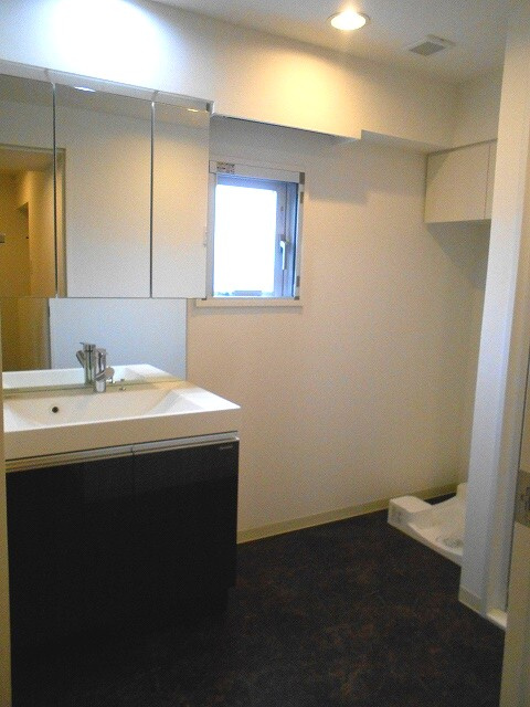 COMFORIA台東根岸の洗面所