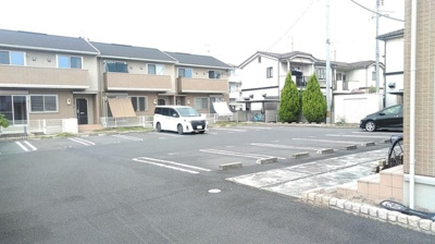 【駐車場】 | ｆ グランデ B棟