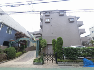 【外観】 | 角部屋・3面採光につき通風・陽当たり良好です。
独立性の高い洋室はワークスペースとしても◎