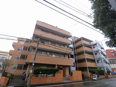 【外観】 | 磯子ダイヤモンドマンション | 最寄りバス停徒歩1分！コンビニまで徒歩2分・スーパーまで徒歩3分。
南西角部屋につき日照良好です。家事の負担を軽減出来る食器洗浄機付♪