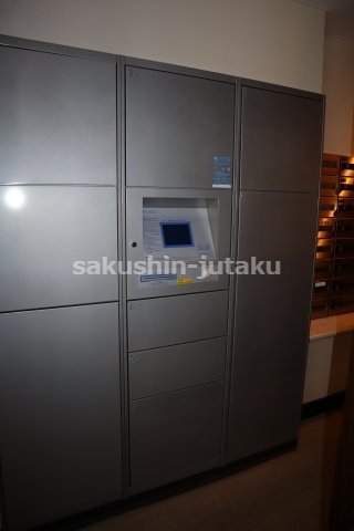 サンクタス八千代緑が丘フォレストヴィラブロッサムコート　３階のエントランス|宅配ボックス