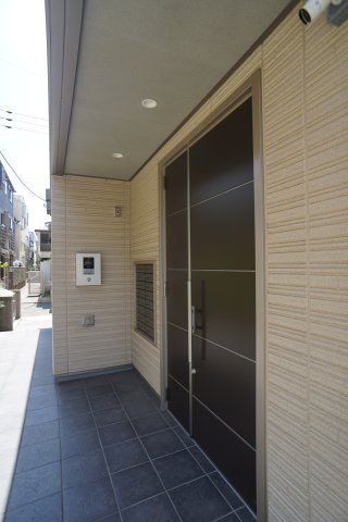 アルベレータⅠのエントランス|オートロック付きのマンションです♪