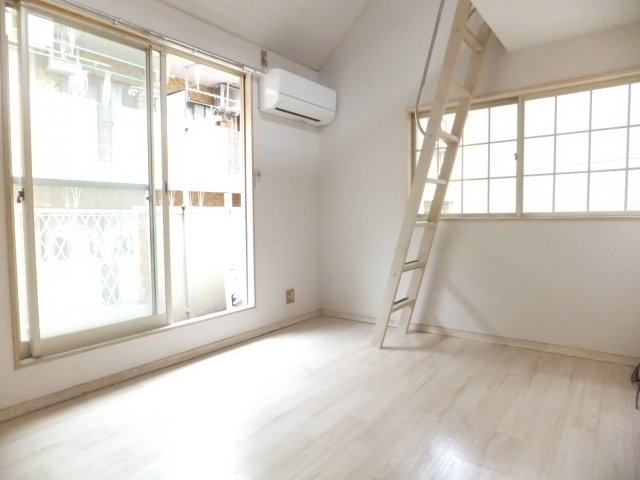 ジュネパレス船橋第５３の居間・リビング