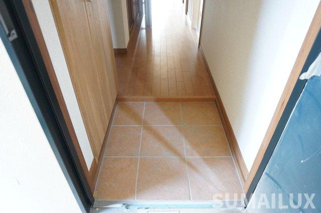 熊本市東区東京塚町の賃貸マンションの玄関