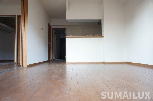 熊本市東区東京塚町の賃貸マンションの居間・リビング