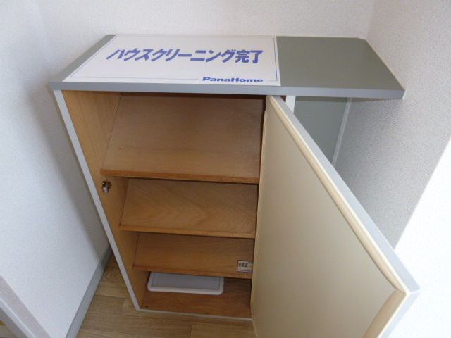 倉敷市福田町古新田のアパートの玄関|シューズボックス