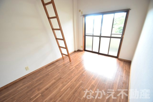 【寝室】 | 広くて明るい寝室