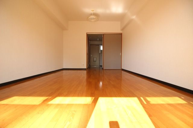 サンシティⅡの洋室|明るい洋室です