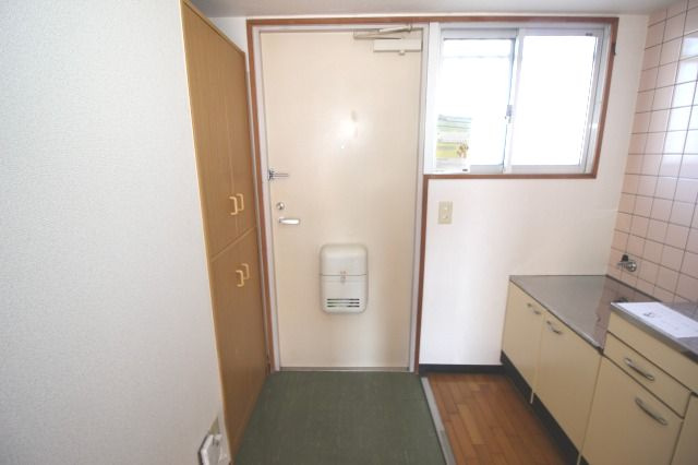 サンシティⅡの玄関|収納もある玄関です