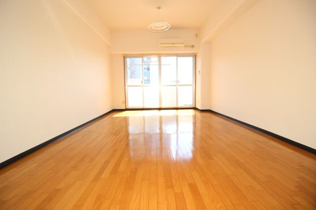 サンシティⅡの居間・リビング|ゆったりとしたリビングです