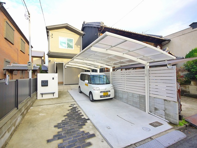 法蓮町一戸建の駐車場