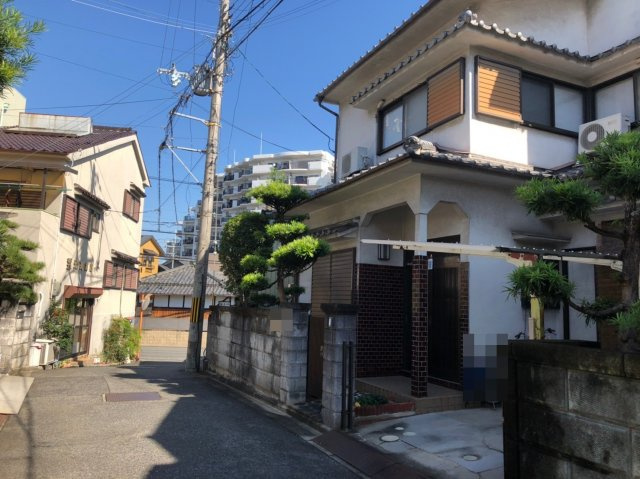 岸和田市小松里町　戸建の前面道路含む現地写真|前面道路含む現地の写真です。