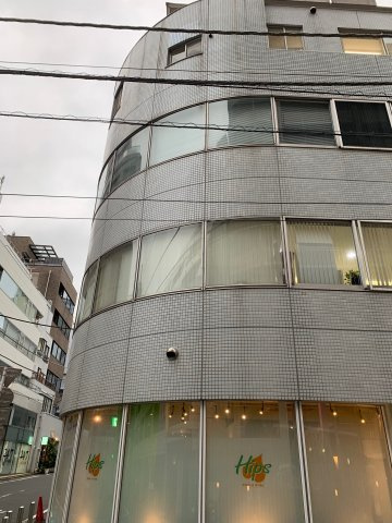 青山アイビスビルの外観