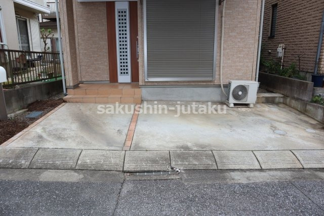 鷺沼４丁目　中古戸建　平成２４年建築の駐車場|駐車場は１台分（車種により制限があります。）現地を確認ください。