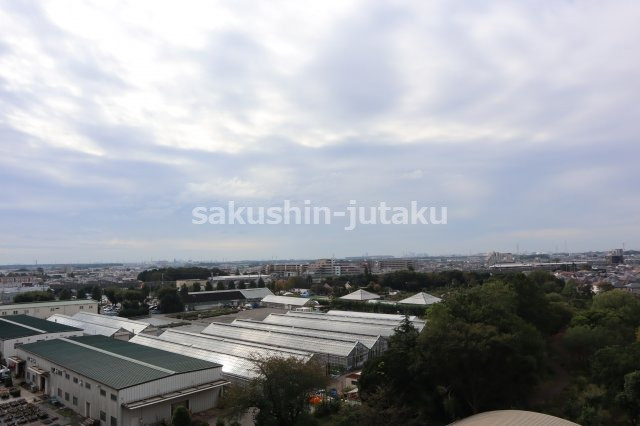 グリーンハイツ八千代　１０階部分の展望|眼下にバラ園