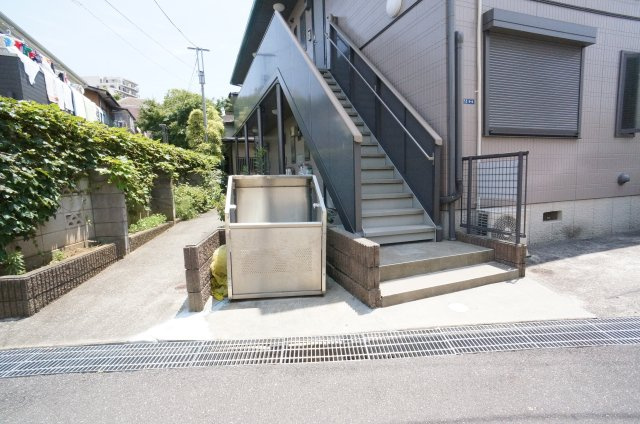 メゾン・ド・プランタンのその他|敷地内にゴミストッカーを設置♪