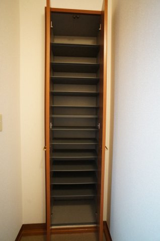 メゾン・ド・プランタンの玄関|玄関にはシューズBOXを設置♪