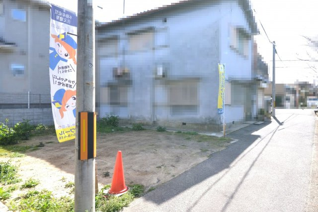 クロワールタウン箕土路町の前面道路含む現地写真|大型トラックが通行しない住宅地内の土地　閑静な住環境をお求めの方に