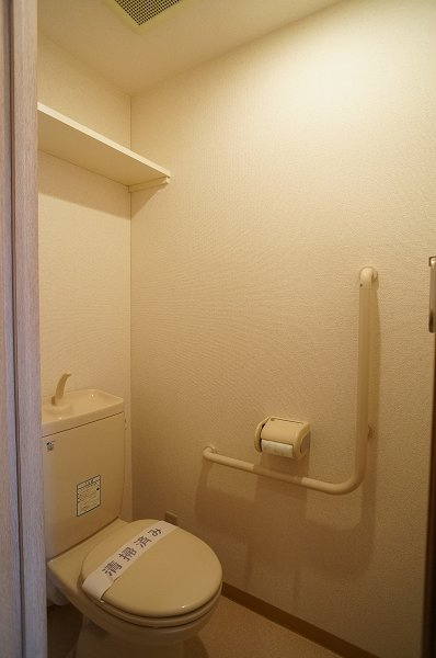 イリップス船堀のトイレ|トイレ(上部棚有)