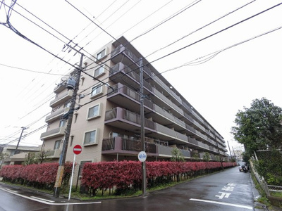 【外観】 | シティウインズ川崎ブライトコート | 「小島新田」駅徒歩3分！通勤時間の短縮でご家族と過ごす時間を増やす事が出来ます。
広々とした専用庭付は1階のお部屋ならではです♪