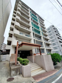 【外観】 | 桜坂駅から徒歩4分という好立地、六本松エリアにも徒歩10分以内でアクセスOK
3階南東向きの明るいお部屋です