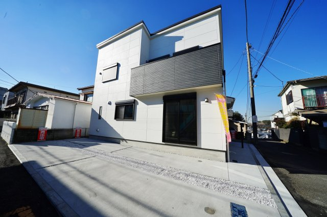 星川駅徒歩圏の好立地！東南角地、LDK20.5帖、カースペース２台♪保土ヶ谷区鎌谷町　新築戸建ての外観