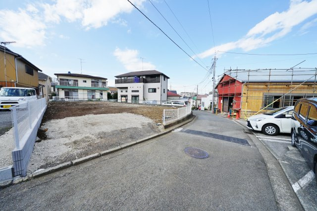 全棟LDK17帖超の大型4LDK！車庫2台以上♪保土ヶ谷区岩井町　全３棟新築戸建ての前面道路含む現地写真