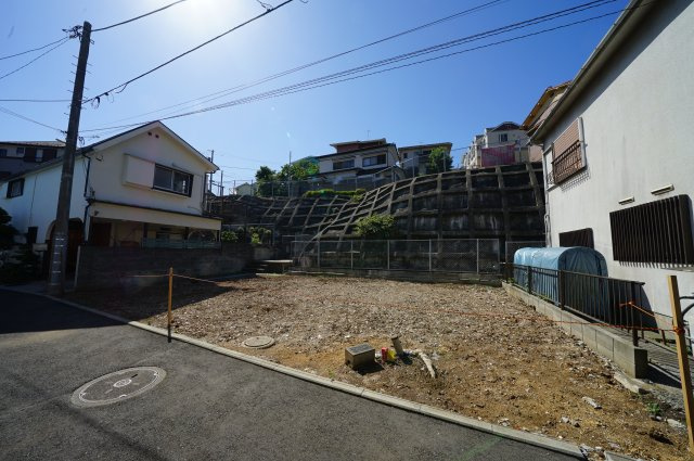 横浜駅徒歩圏♪17.3帖LDKには6帖の大型ロフト付き。カースペース２台♪保土ヶ谷区鎌谷町　新築戸建ての外観
