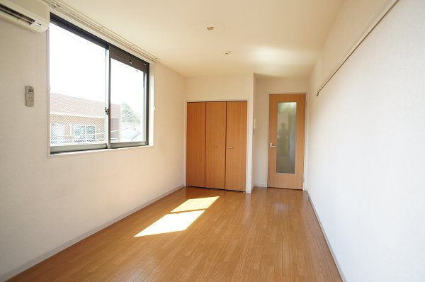 グランドールの寝室|バルコニー側からの洋室♪