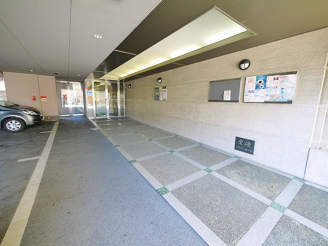 プラムキャッスルS-1のエントランス