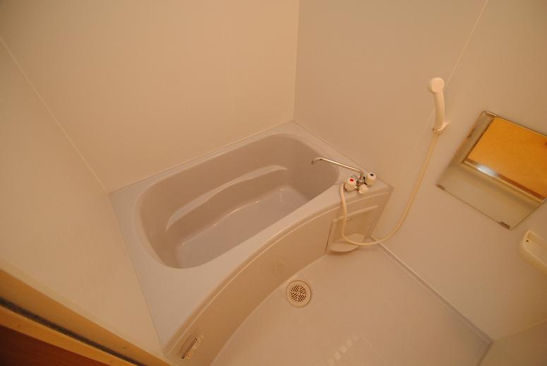 Dearcort kawanamiの浴室|内装イメージ：同マンション別室