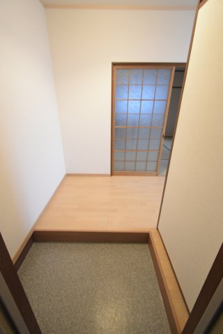 鈴江マンションの玄関