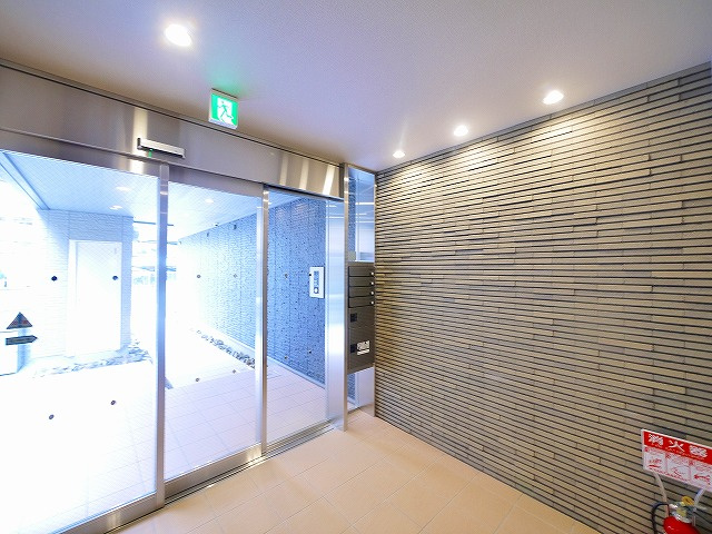 メゾンALTHEAのエントランス|ゆとりのあるエントランスです