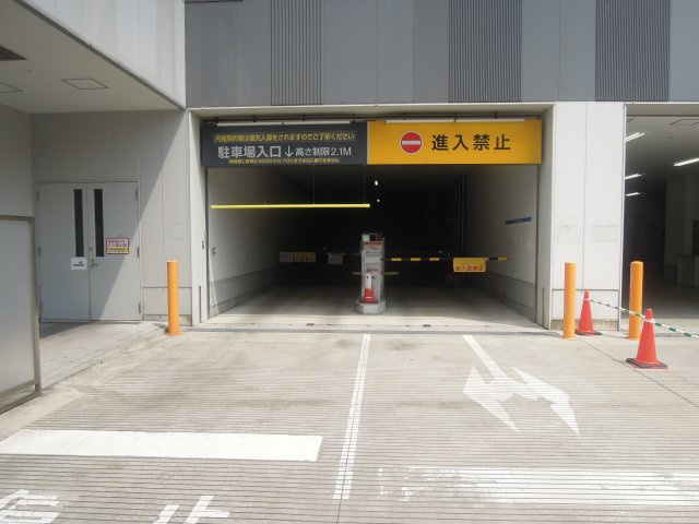 シンフォニアタワーコート福井の駐車場