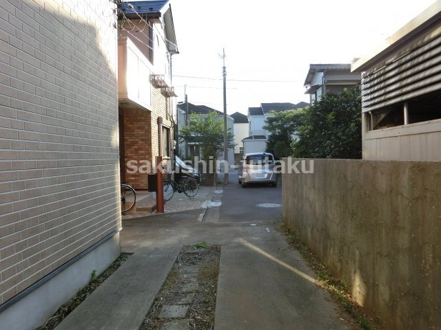 八千代台東６丁目　中古戸建　カースペース２台　２００２年建築の駐車場|八千代台東６丁目　中古戸建　カースペース２台（車種制限あり）４ＬＤＫ　２００２年建築　食洗器付　トイレ２カ所　ＷＩＣ　収納たっぷり