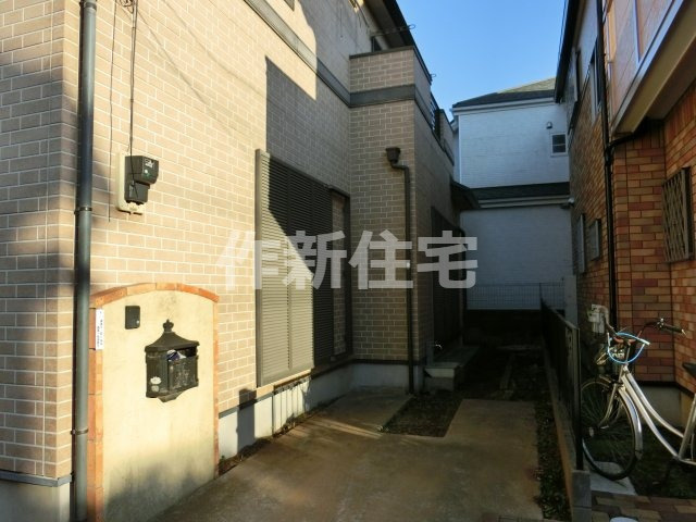 八千代台東６丁目　中古戸建　カースペース２台　２００２年建築の駐車場|八千代台東６丁目　中古戸建　カースペース２台（車種制限あり）４ＬＤＫ　２００２年建築　食洗器付　トイレ２カ所　ＷＩＣ　収納たっぷり
